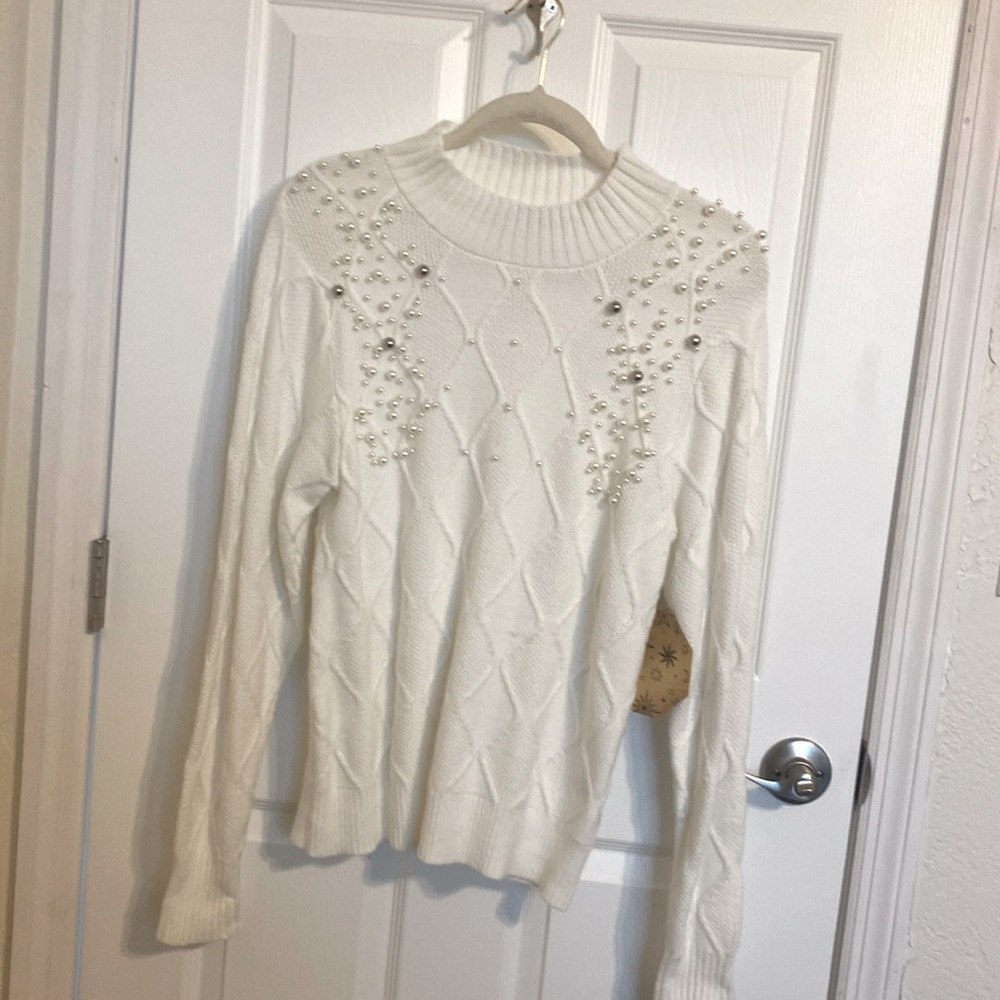 WHITE SWEATER NWT